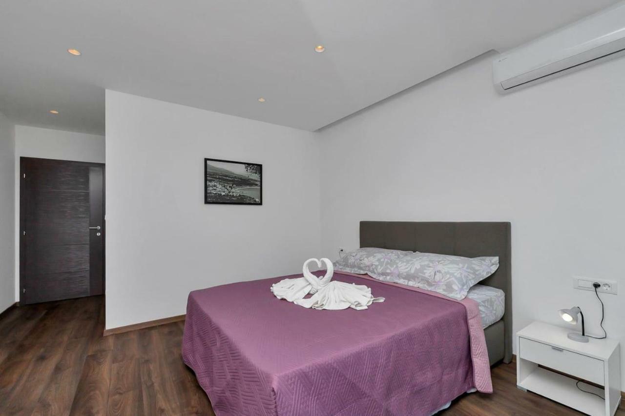 Holiday Home E Bast Luaran gambar