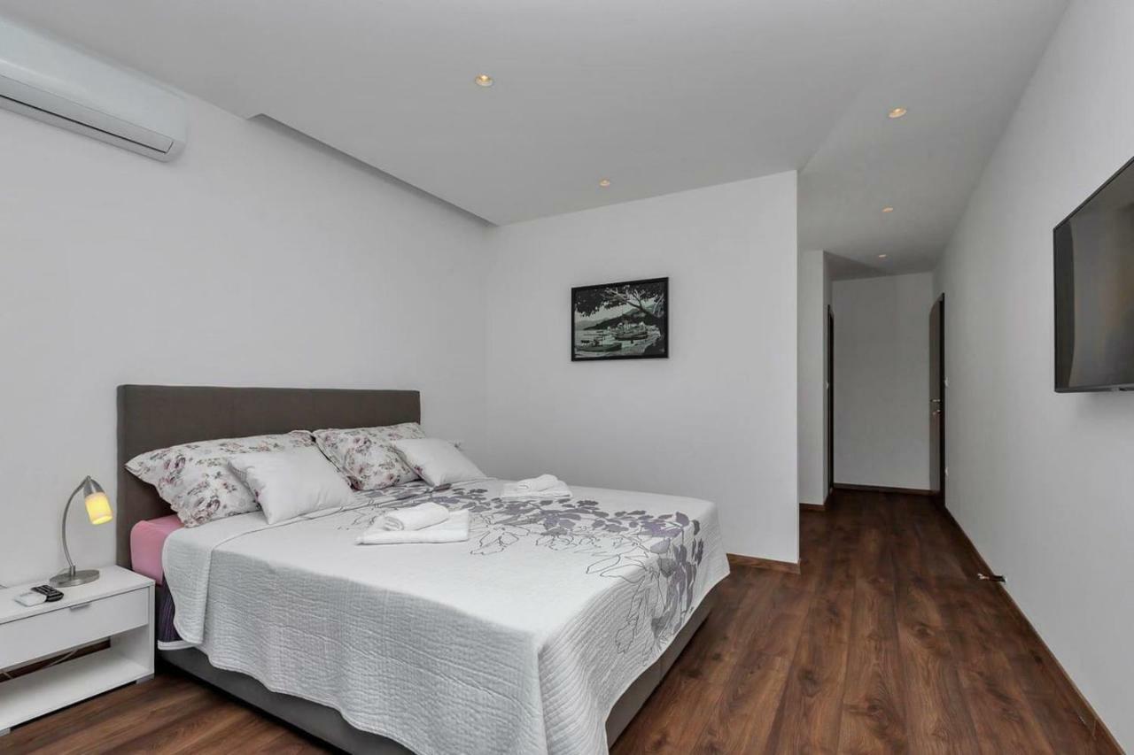 Holiday Home E Bast Luaran gambar