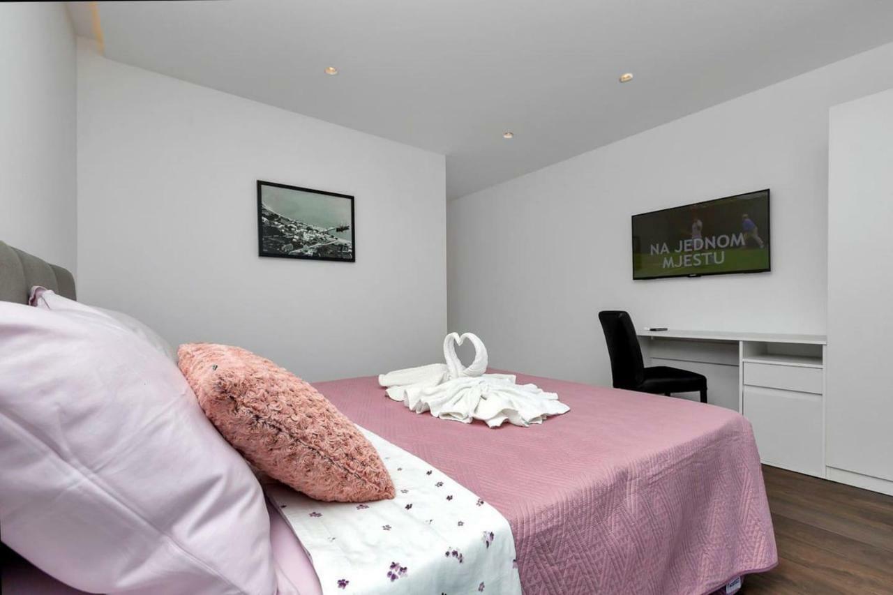 Holiday Home E Bast Luaran gambar